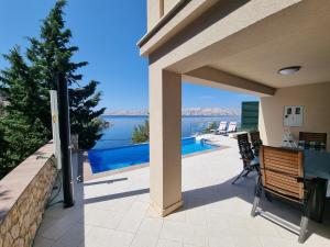 Bazen u objektu Villa Relax , with seaview and two pools near beach ili u blizini