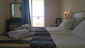 Posteľ alebo postele v izbe v ubytovaní Porto Skala Village Hotel