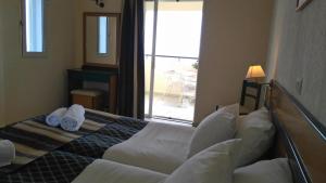 Posteľ alebo postele v izbe v ubytovaní Porto Skala Village Hotel