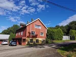 a red barn on the side of a road at Yaberg Affären in Hyltebruk