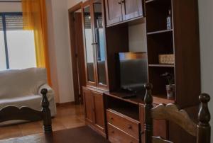 Μια τηλεόραση ή/και κέντρο ψυχαγωγίας στο Apartamento Manbea, calle El Agua n 40