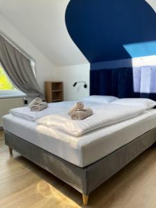 Posteľ alebo postele v izbe v ubytovaní Dubois Apartments Kołobrzeg