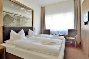 Ein Bett oder Betten in einem Zimmer der Unterkunft Villa Auszeit Hotel Garni