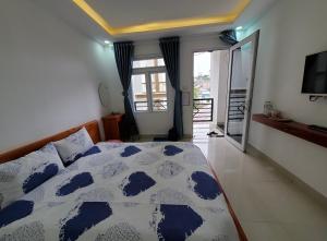 Postel nebo postele na pokoji v ubytování Ha Khoa Hotel Dalat