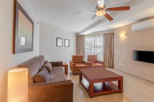 a living room with a couch and a ceiling fan at Apartamentos Vista Sur in Playa de las Americas