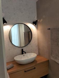 Fotografie z fotogalerie ubytování Stunning Luxury Apartment, 2 min walk from Soho House v destinaci Barcelona