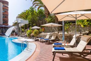Bazén v ubytování MUR Neptuno Gran Canaria - Adults Only nebo v jeho okolí