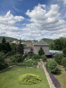 Jardín al aire libre en Apartmán Na Ostrově Beroun