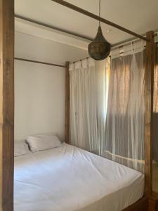 A bed or beds in a room at Hacienda bay painthouse 4 bathrooms