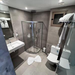 Kylpyhuone majoituspaikassa Fajr Hotel