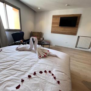 Postel nebo postele na pokoji v ubytování Fajr Hotel