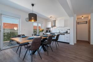 Η κουζίνα ή μικρή κουζίνα στο Delux apartment EVA