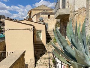 a stairway leading up to a building with a door at Sentieri Velati in Modica