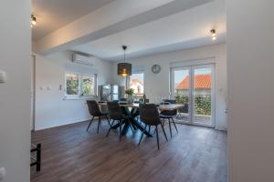 Φωτογραφία από το άλμπουμ του Delux apartment EVA στο Τρογκίρ +30 φωτογραφίες