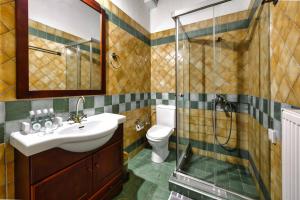 A bathroom at Hotel Teloneio