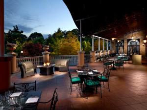 Restaurace v ubytování Omni Shoreham Hotel