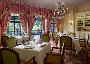 Restaurace v ubytování Omni Shoreham Hotel