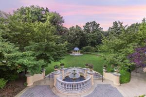 Zahrada ubytování Omni Shoreham Hotel