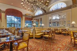 Restaurace v ubytování Omni Shoreham Hotel