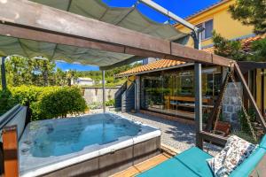 Swimmingpoolen hos eller tæt på House Rukavina Senj