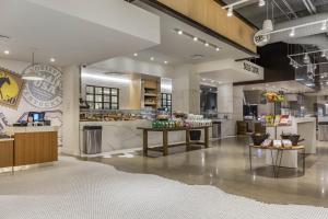 a fast food restaurant with tables and a bakery at Omni Louisville Hotel in Louisville