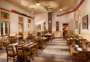 Restoran atau tempat lain untuk makan di Omni Bretton Arms Inn at Mount Washington Resort