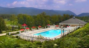 Вид на бассейн в Omni Bretton Arms Inn at Mount Washington Resort или окрестностях