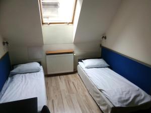 Posteľ alebo postele v izbe v ubytovaní Hostel Wiarus