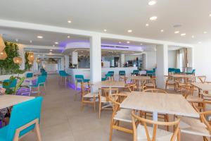 Reštaurácia alebo iné gastronomické zariadenie v ubytovaní Hotel Maysi