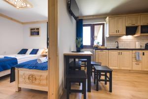 Η κουζίνα ή μικρή κουζίνα στο Wierchowe Apartamenty