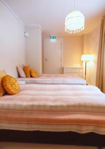 Ein Bett oder Betten in einem Zimmer der Unterkunft Kotolinna, Kotomo Oy