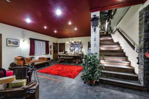 A seating area at Hotel Teloneio