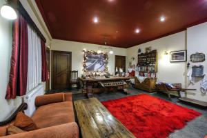 A seating area at Hotel Teloneio