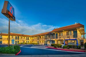 a hotel with a sign in front of a building at Motel 6-Vallejo, CA - Six Flags West in Vallejo
