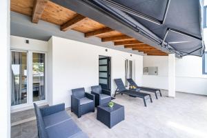 Ruang duduk di Hidden Gem Apartment