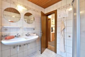 Kúpeľňa v ubytovaní Landhaus Alpina