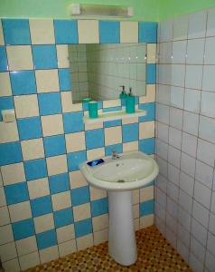 
A bathroom at Hotel Kavana
