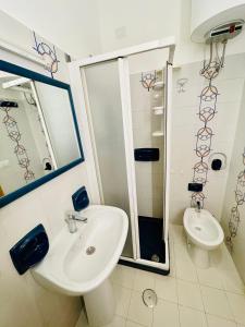 A bathroom at Nulauro Home
