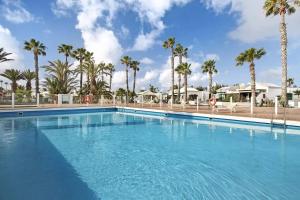 The swimming pool at or close to Jardin del Sol 22