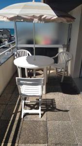 Balkón alebo terasa v ubytovaní Studio calme avec terrasse vue mer