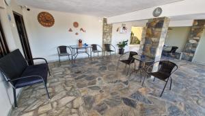 A seating area at Studios Achileus 2
