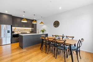 a kitchen and dining room with a table and chairs at Spa, Mountains & Lake in Queenstown
