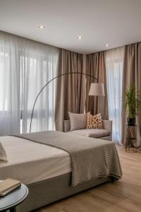 Postel nebo postele na pokoji v ubytování The Artisan Suites + 37 fotografií