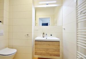 Łazienka w obiekcie OnHoliday Apartamenty ze strefą Relax & Fun, ul Lwowska 12