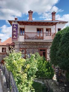 a building with a balcony on top of it at Arka Metsovo in Metsovo