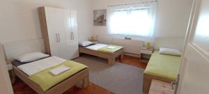 Postel nebo postele na pokoji v ubytování InOsijek- FEELS LIKE HOME