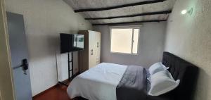 Postel nebo postele na pokoji v ubytování Portal Norte 170 ACOGEDORAS HABITACIONES CON TODOS LOS SERVICIOS