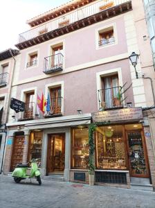 Gallery image of Hostal Santo Tomé in Toledo