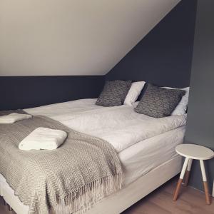 Grindavik Guesthouse self check in & outにあるベッド