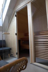 Istumisnurk majutusasutuses L'auberge de Noiraigue